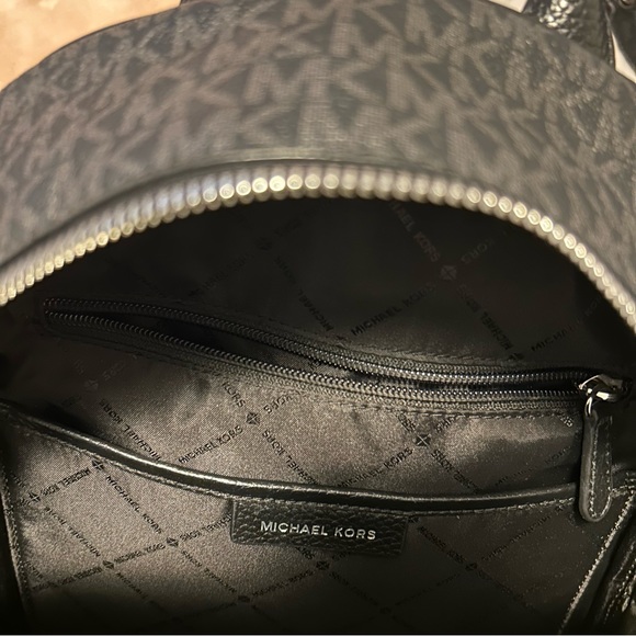 MICHAEL KORS SIGNATURE LOGO BLACK ON BLACK BACKPACK SILVER DETAILS FAUX LEATHER - Picture 10 of 13